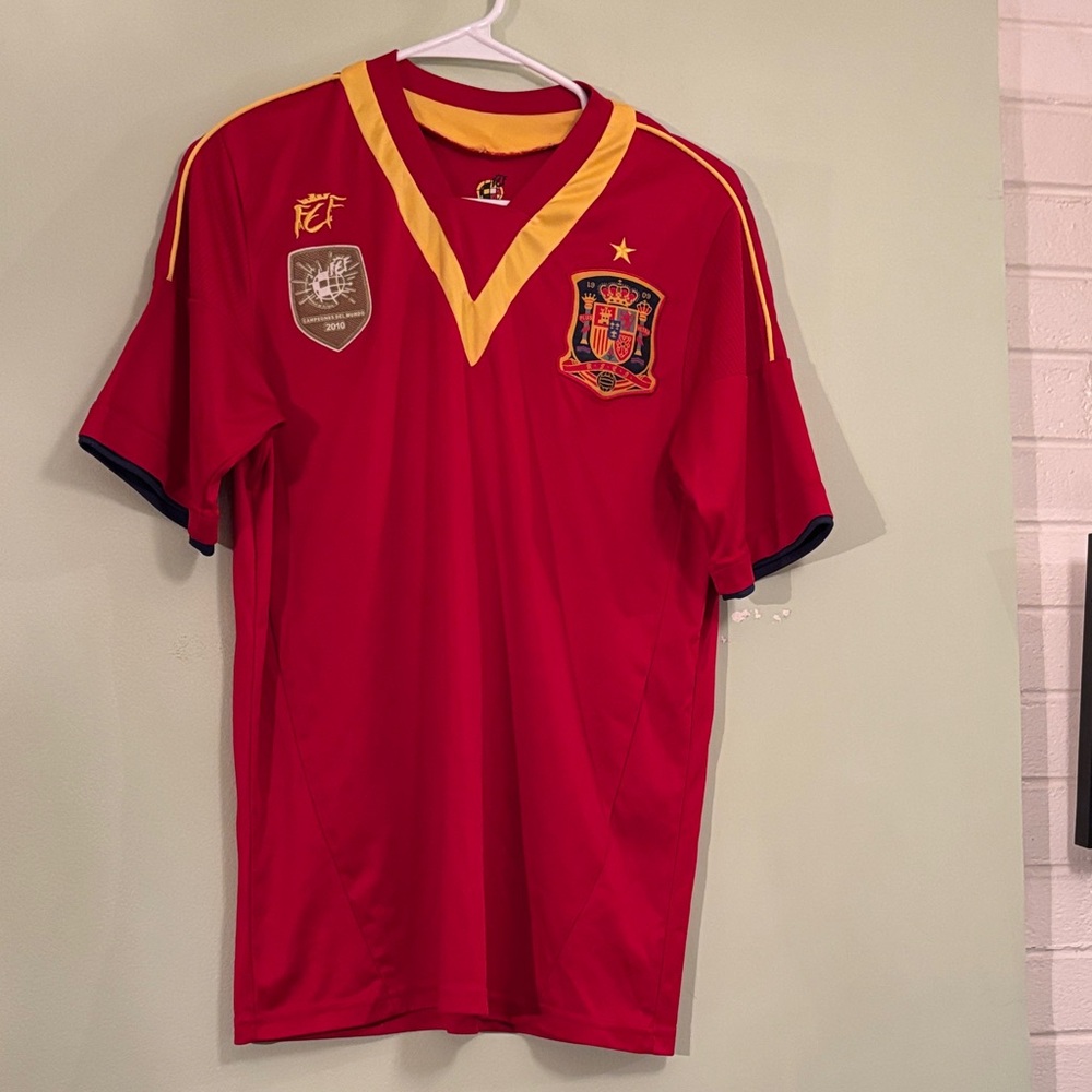 ⚽️ Spain Red Soccer Jersey with Yellow Accents.  Size medium